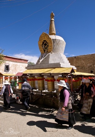 Stupa Sera Monastery.jpg